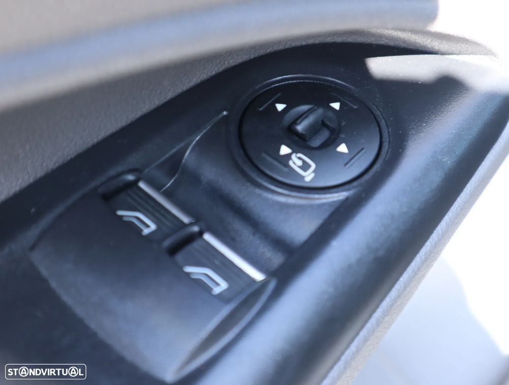 Ford Transit Connect Van 3 lugares Longa - 27