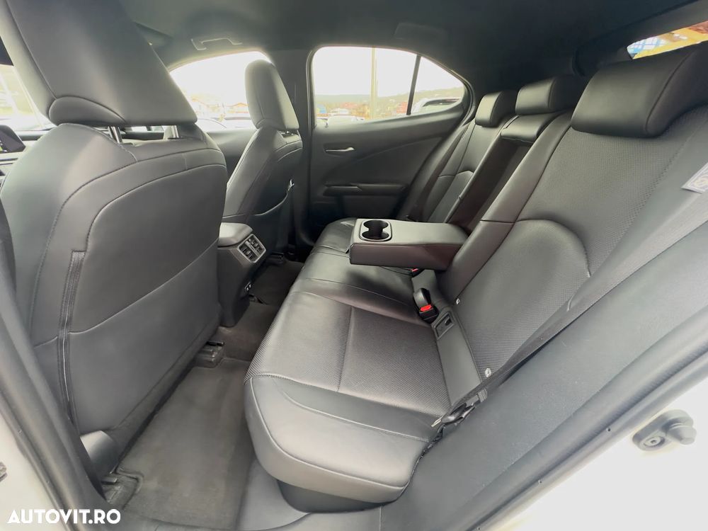 Lexus UX 250h (E-FOUR) Executive Line - 17