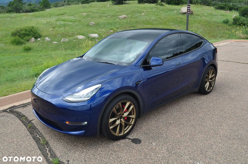 Tesla Model Y - 6