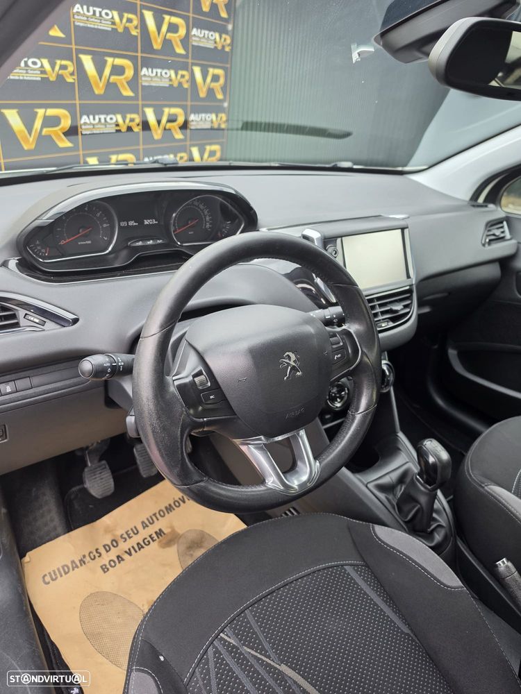 Peugeot 208 - 14