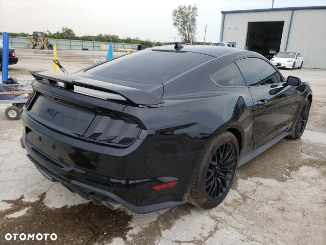 Ford Mustang - 4