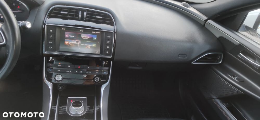 Jaguar XE 20d R-Sport - 16