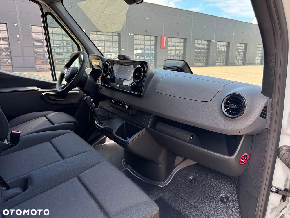Mercedes-Benz Sprinter - 8