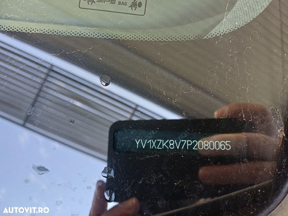 Volvo XC 40 B4 AT8 Mild Hybrid Momentum - 36