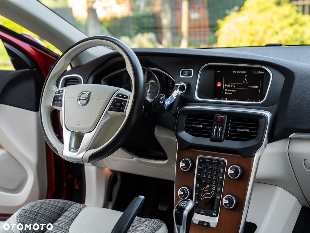Volvo V40 T2 Drive-E Momentum - 31