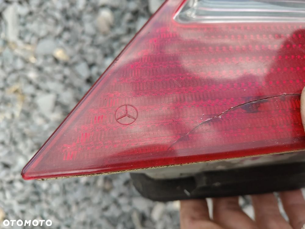 MERCEDES W209 CLK Lampa Tylna Tył Prawa Pęknięta - 5
