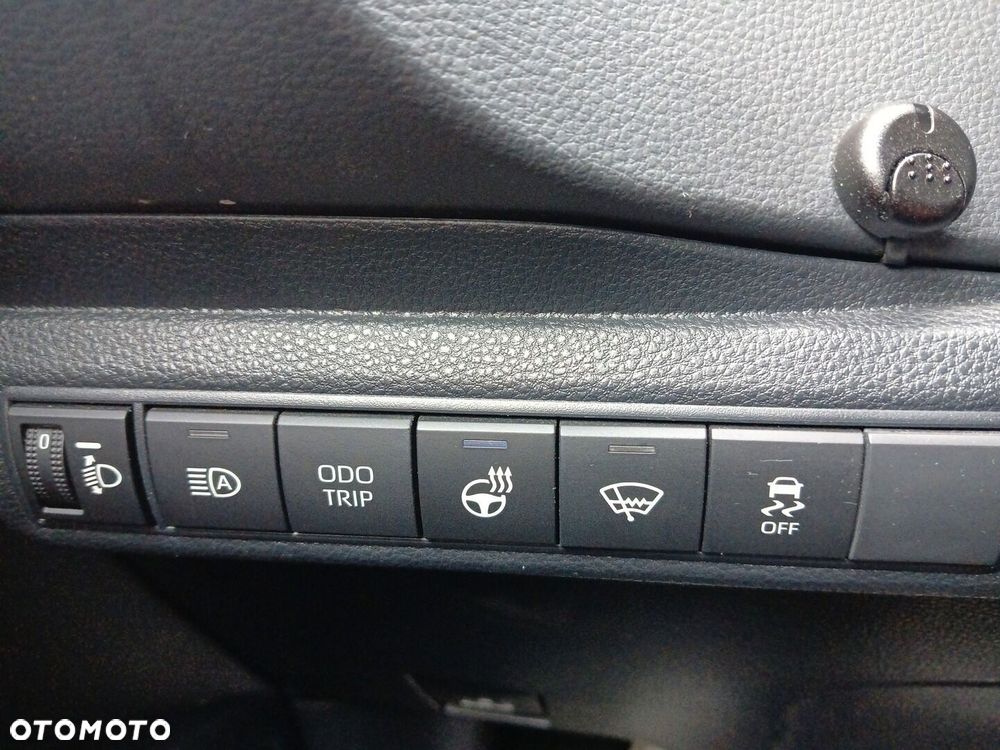 Toyota Corolla 1.8 Hybrid Comfort - 22