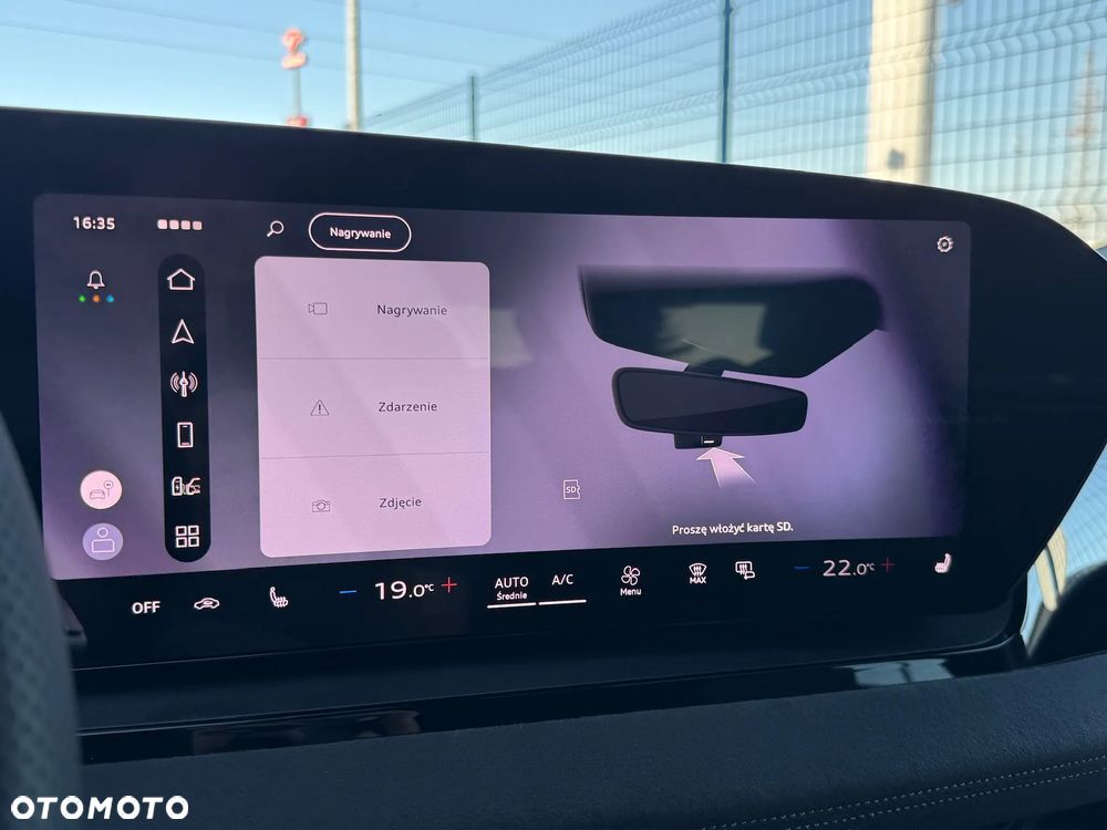 Audi Q6 e-tron - 24