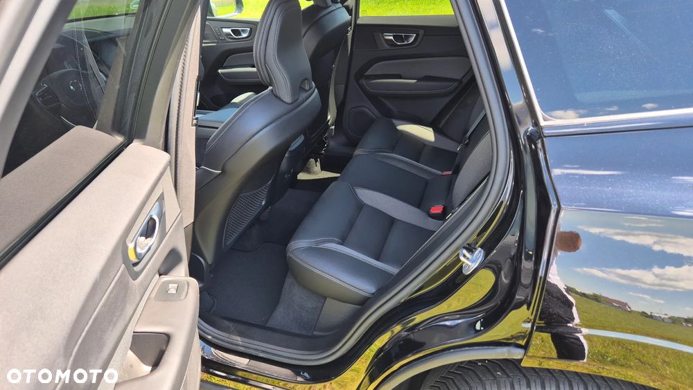 Volvo XC 60 B4 D Plus Dark - 21