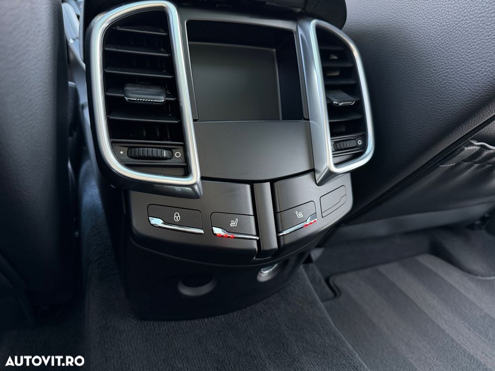 Porsche Cayenne Platinum Edition - 8