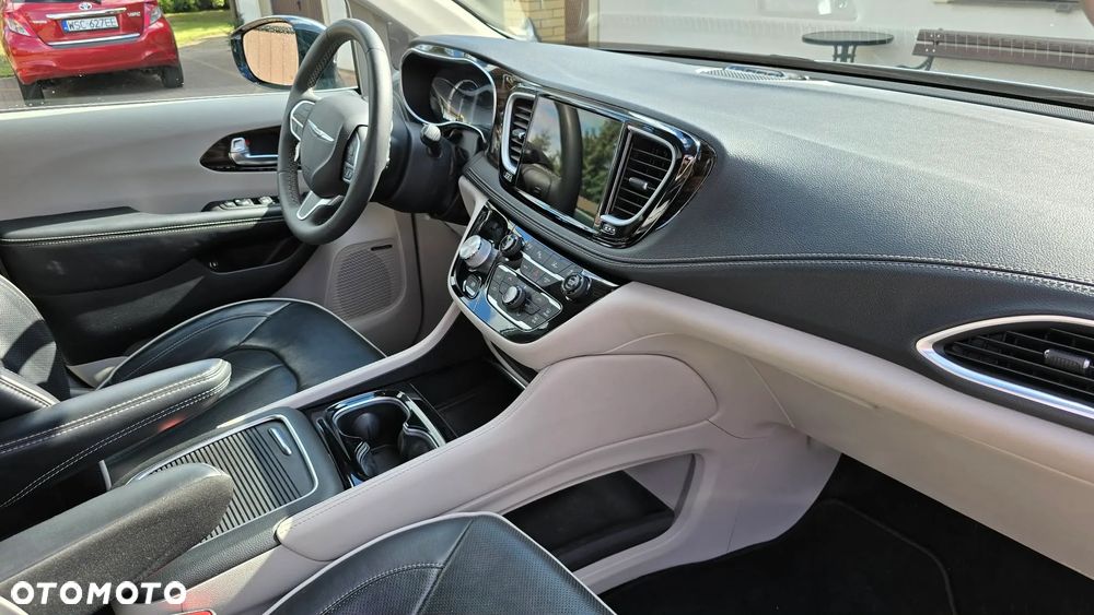 Chrysler Pacifica - 21