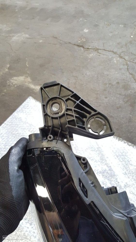 Farol Frente Direito / Otica Direita Peugeot 208 Ii (Ub_, Up_, Uw_, Uj - 9