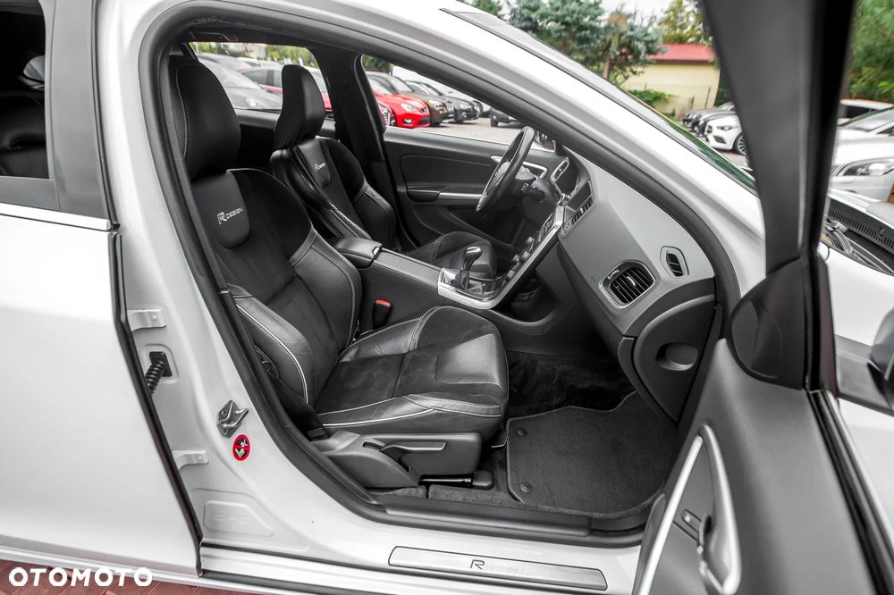 Volvo V60 D4 Drive-E R-Design Momentum - 20