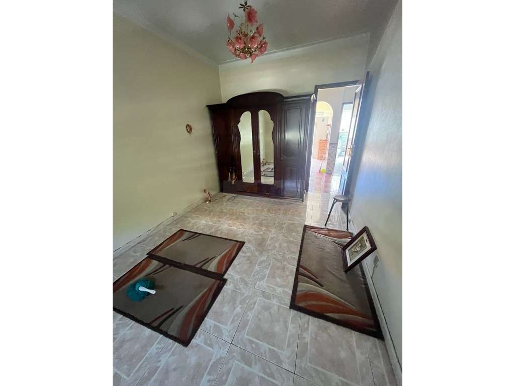 Excelente Apto T3 Totalmente Remodelado, com 2 Casas de Banho e Gar... - Grande imagem: 3/10