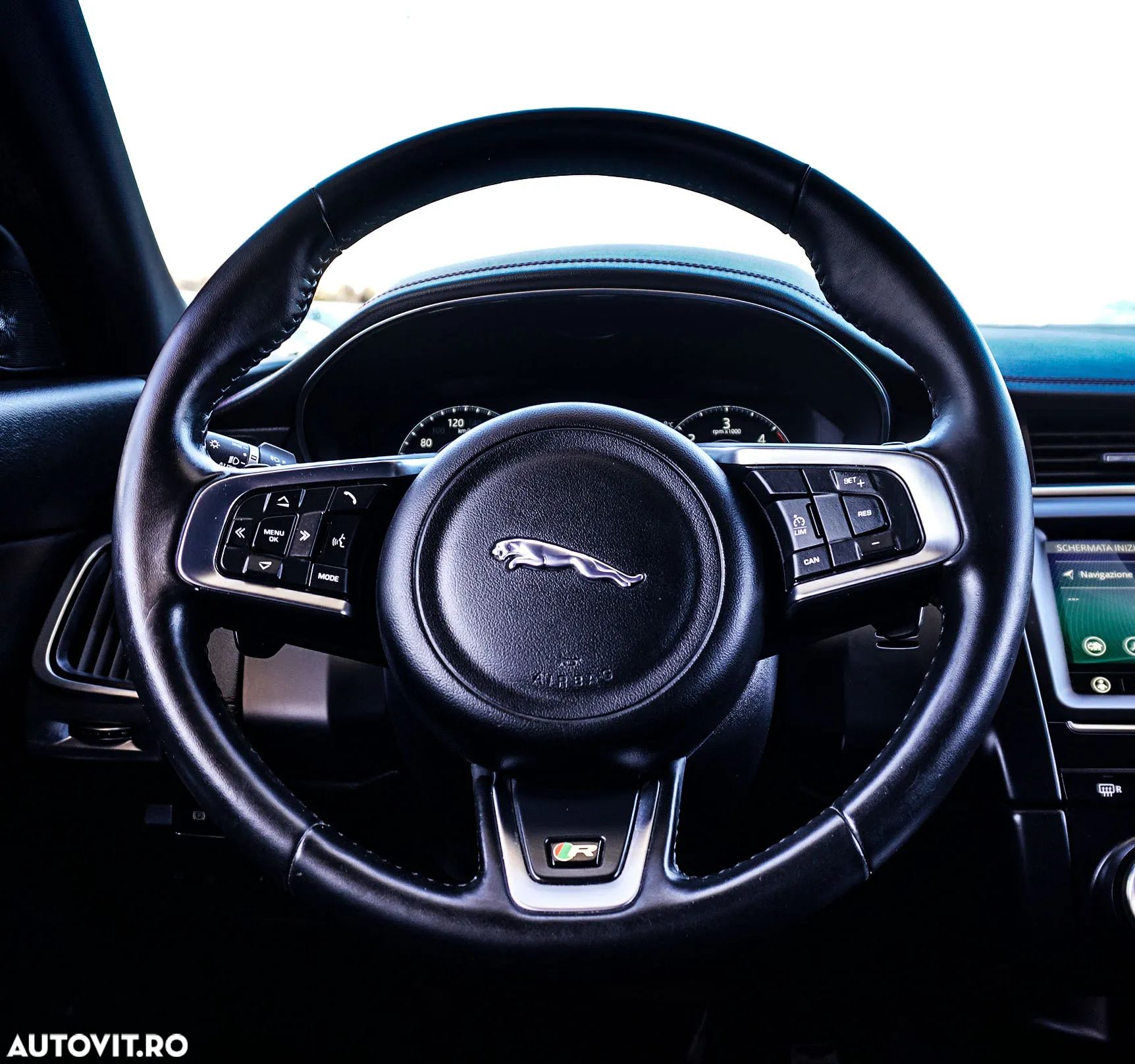 Jaguar E-Pace D150 AWD R-Dynamic S - 18