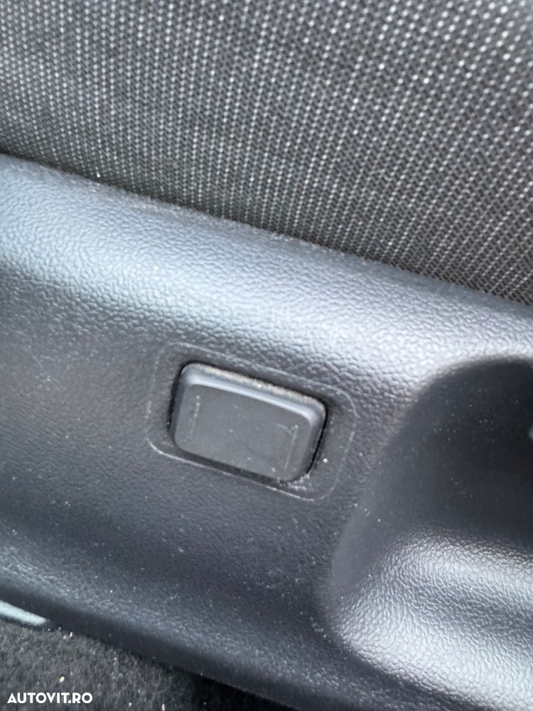 Toyota Corolla 1.8 HSD Business - 23
