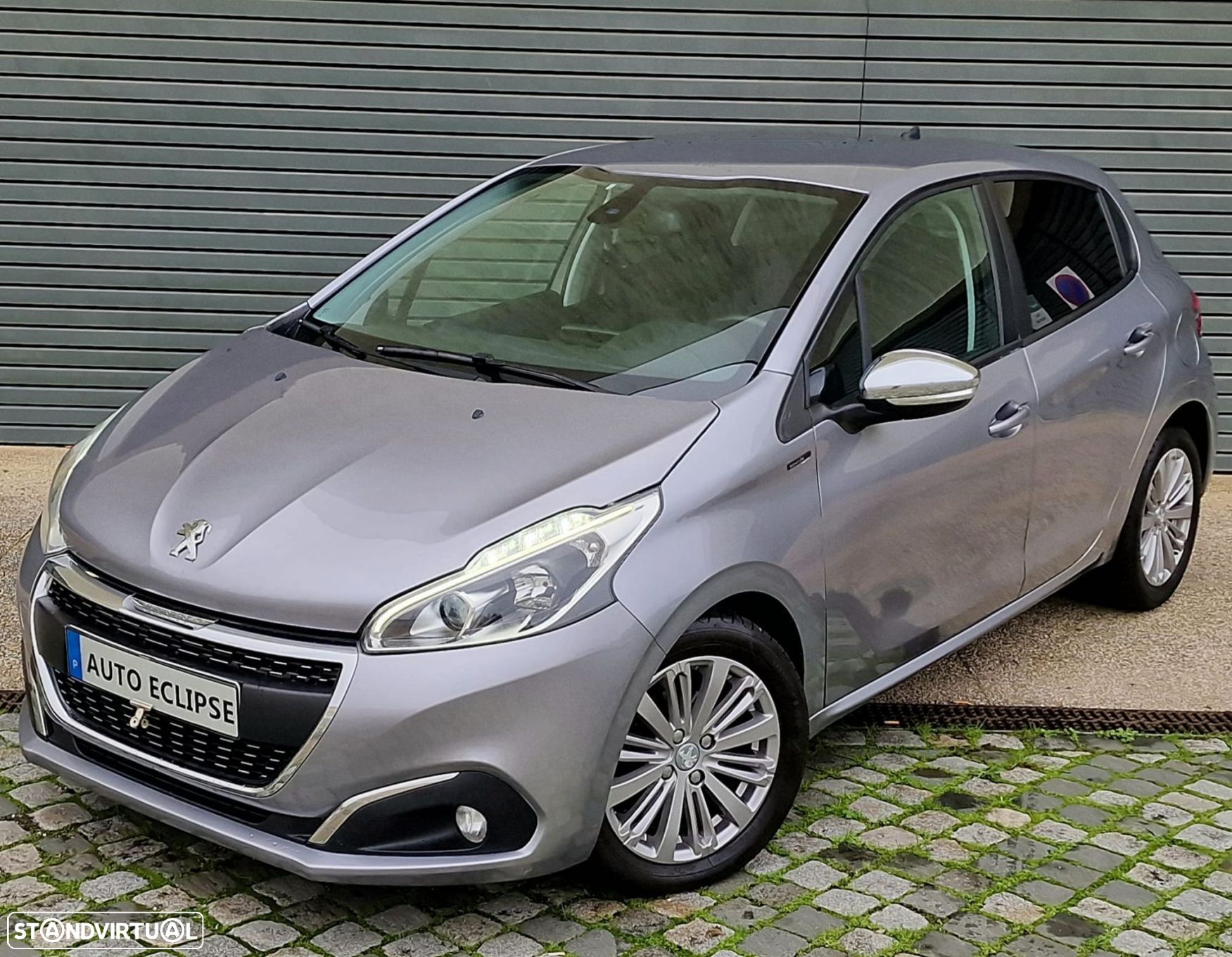 Peugeot 208 - 1
