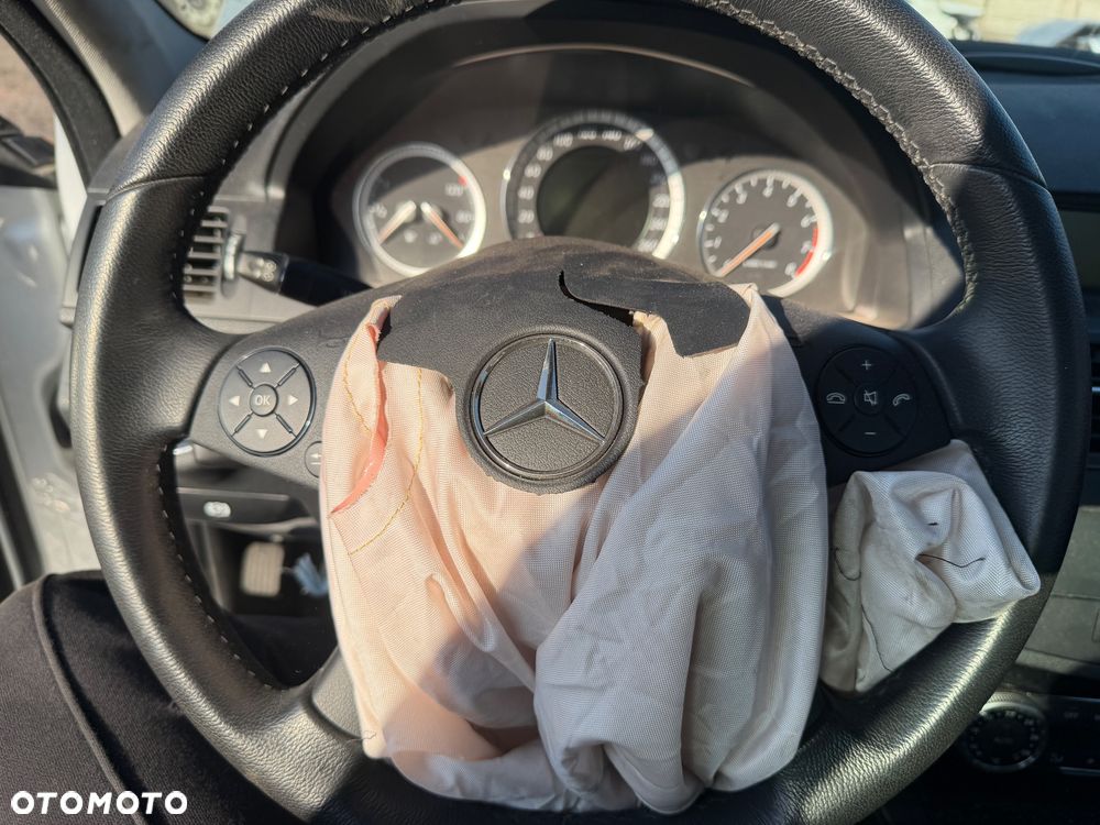 Mercedes-Benz Klasa C 230 7G-TRONIC - 18