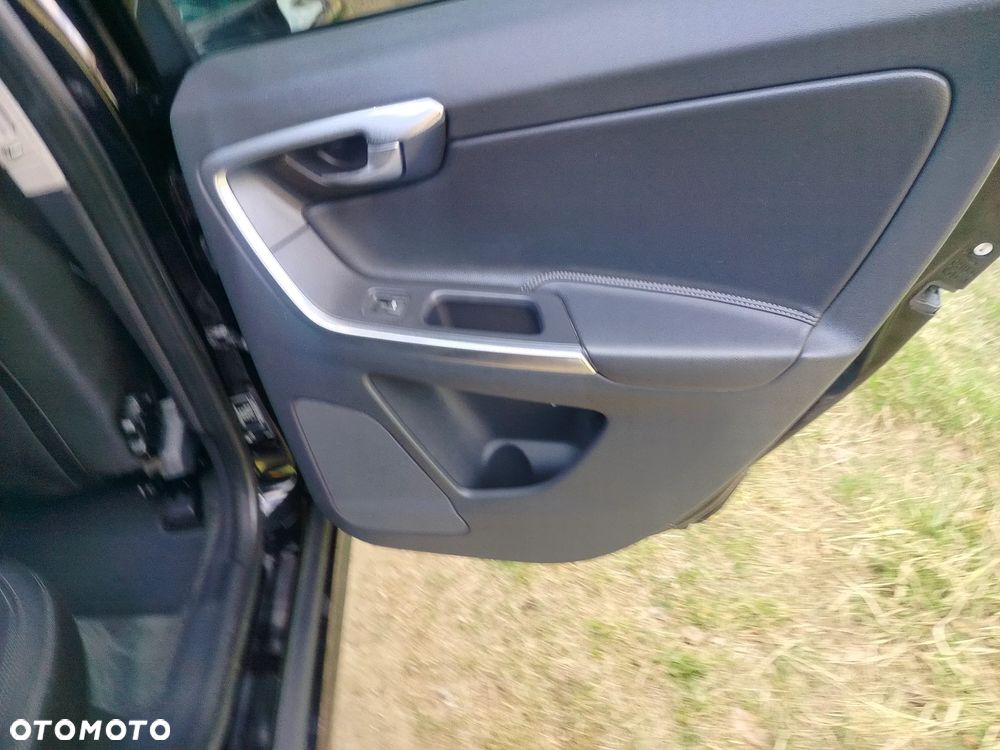 Volvo XC 60 D3 Drive-E Momentum - 25