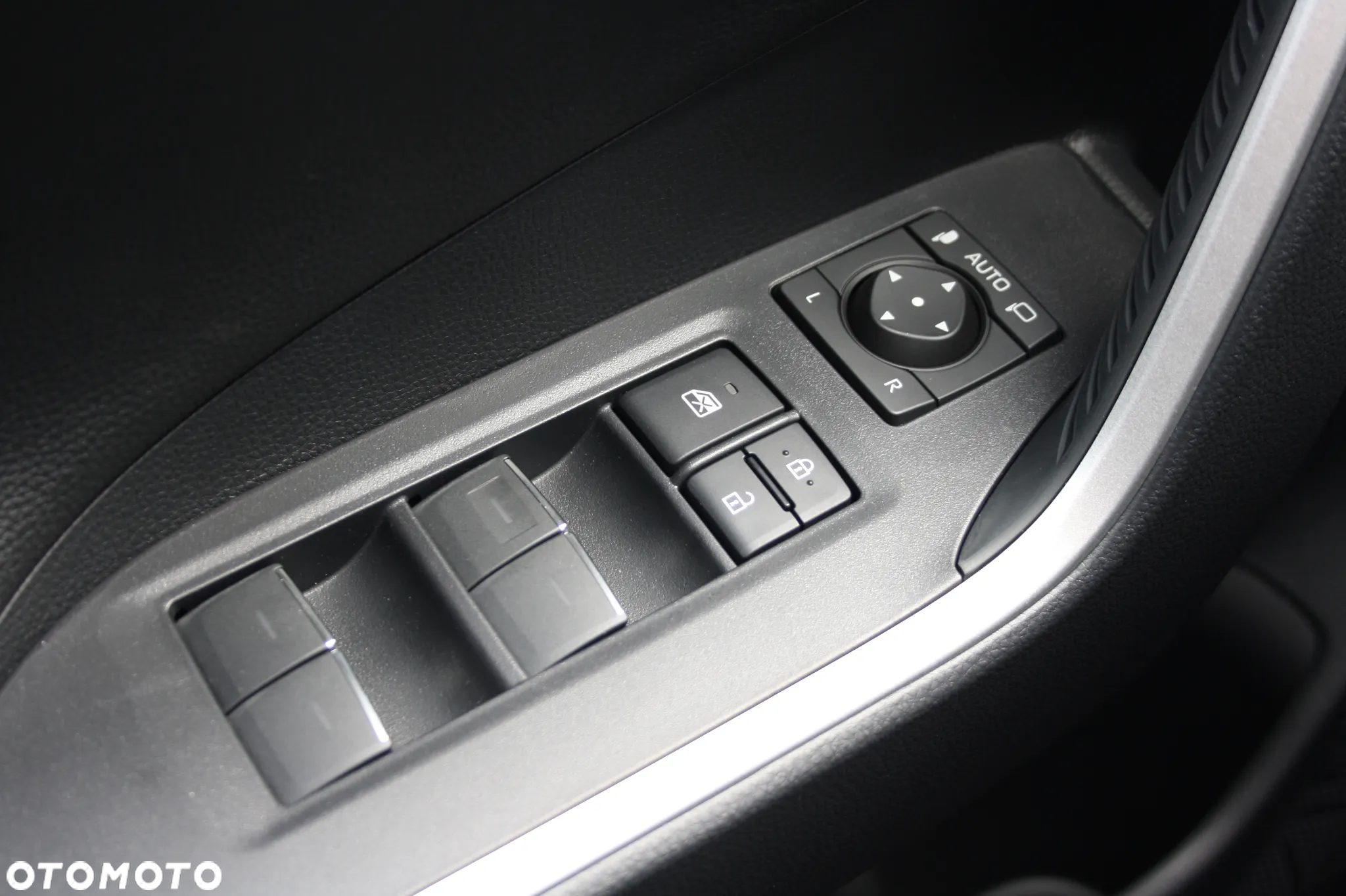 Suzuki Across 2.5 Plug-in Hybrid Elegance 4WD CVT - 16