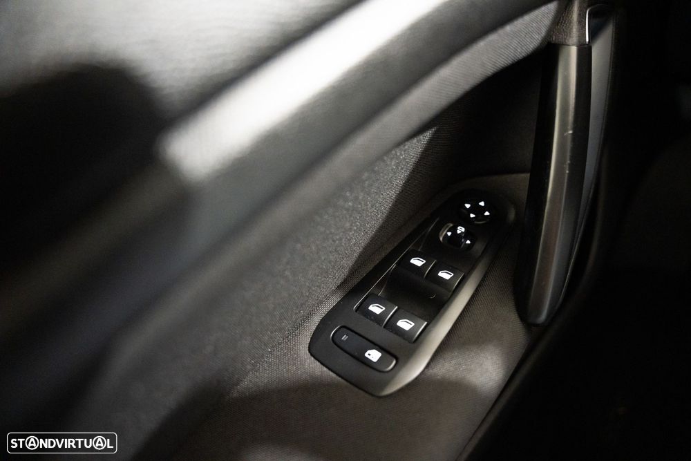 Peugeot 308 1.2 PureTech Allure EAT8 - 17