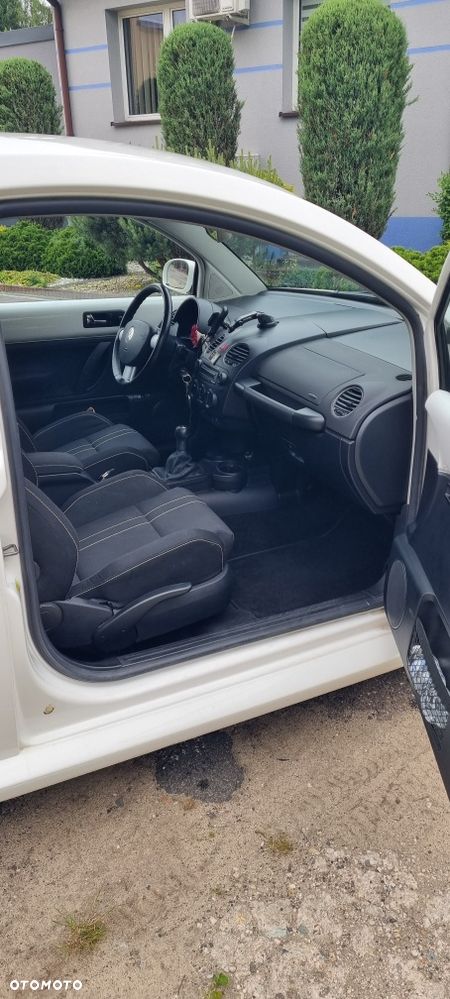 Volkswagen New Beetle - 5