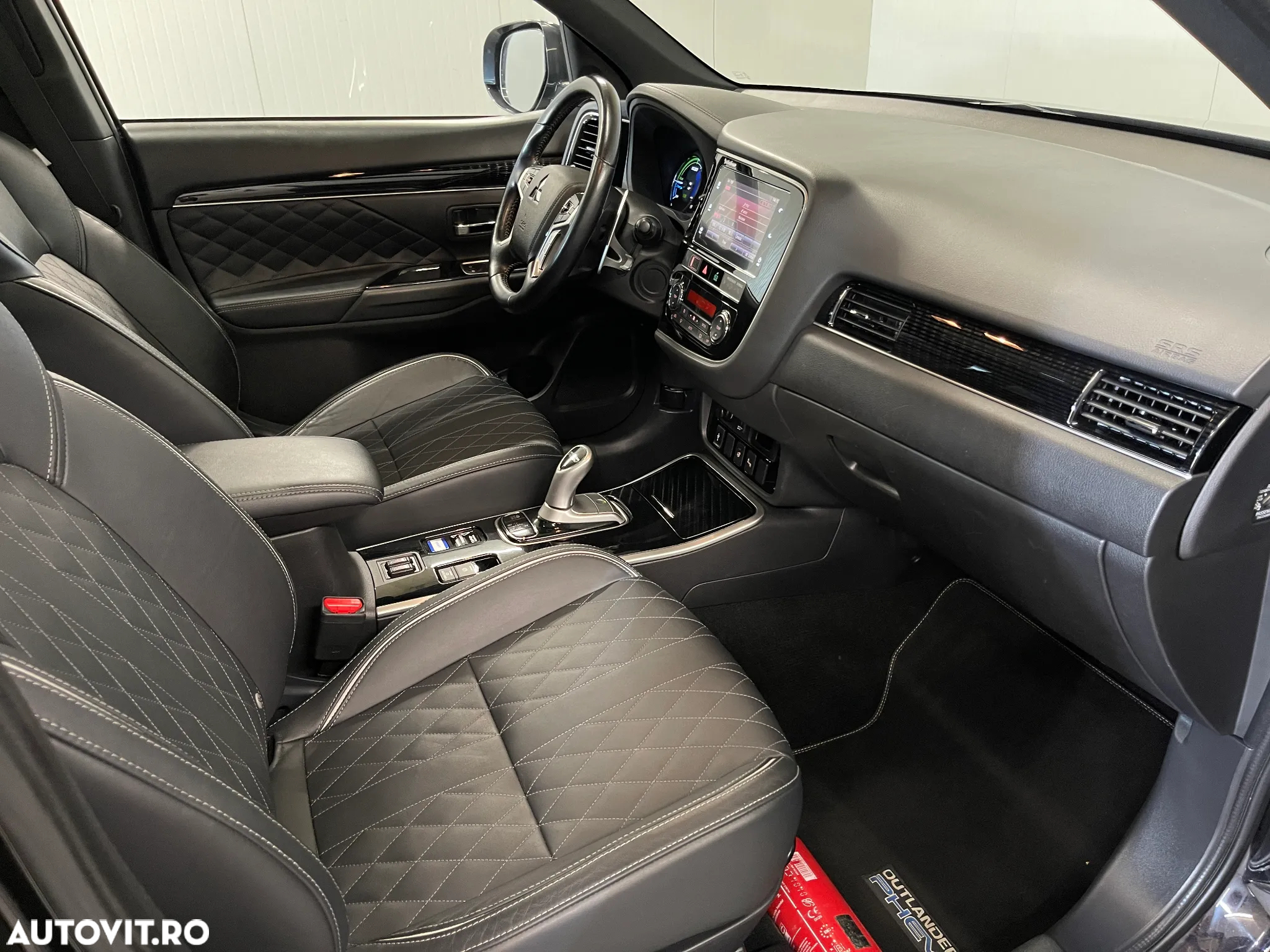 Mitsubishi Outlander 2.4 4WD Plug-In Hybrid Top - 11