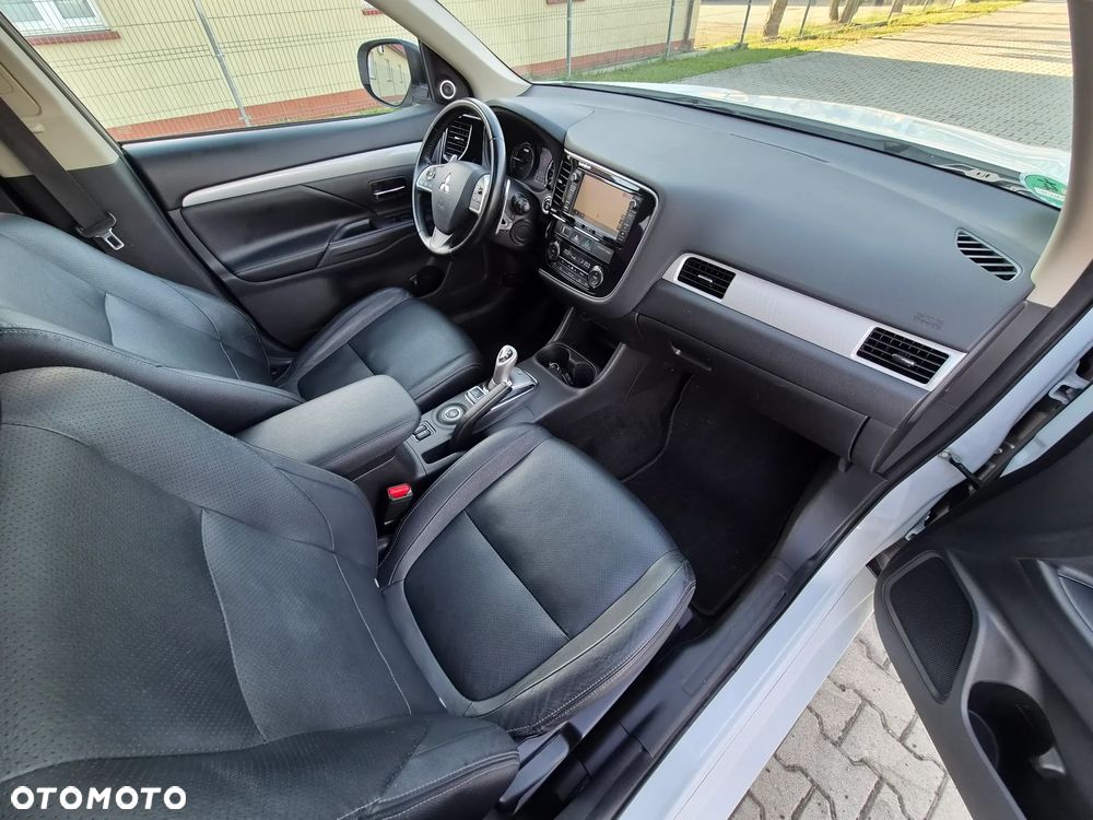 Mitsubishi Outlander 2.0 4WD Top - 30
