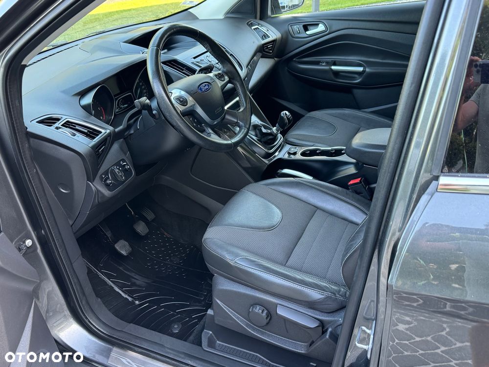Ford Kuga 2.0 TDCi 2x4 Titanium - 25