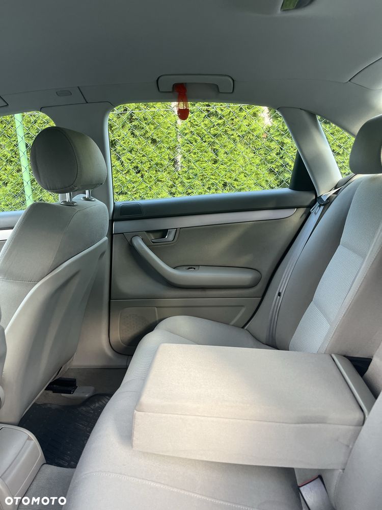 Audi A4 Limousine - 4