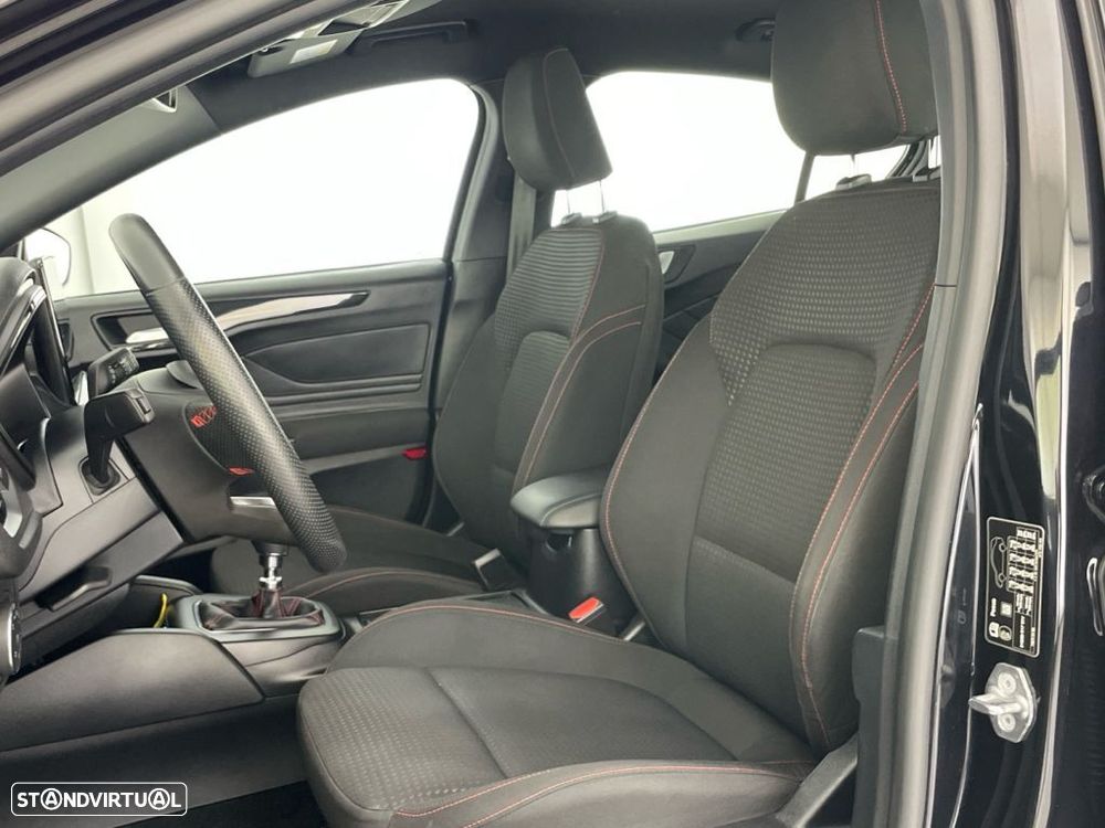 Ford Focus 1.0 EcoBoost MHEV ST-Line - 17