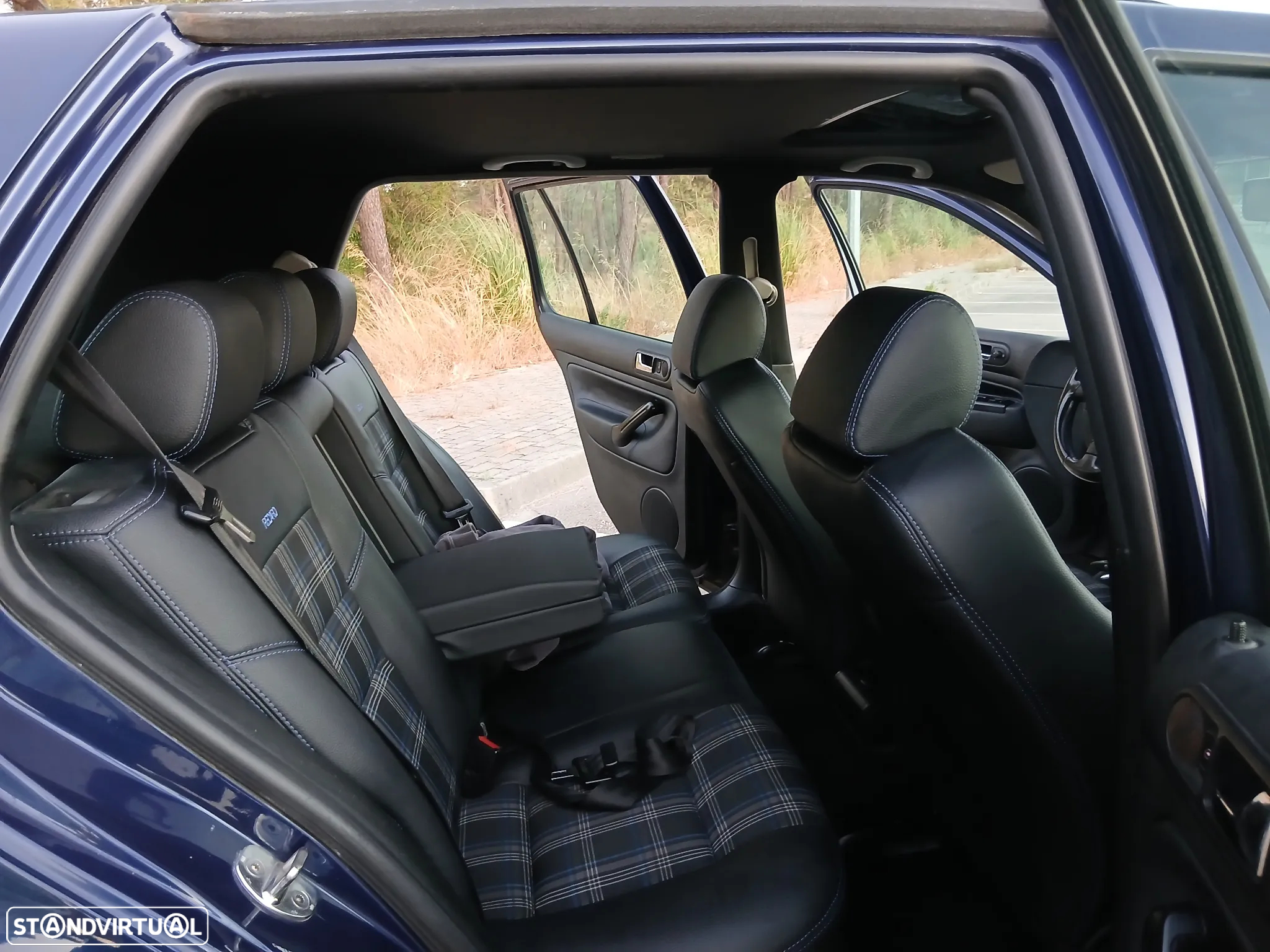 VW Golf 1.9 TDi 25 Anos Aut. - 10
