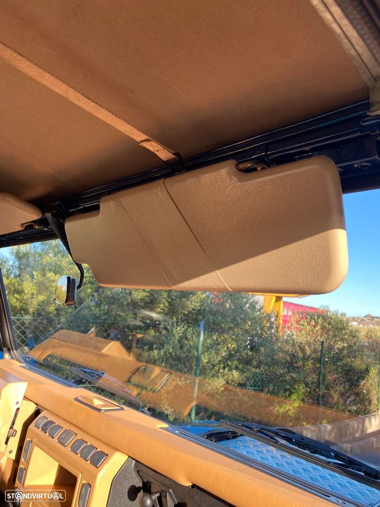 Land Rover Defender 90 2.5 Td5 Soft Top - 6