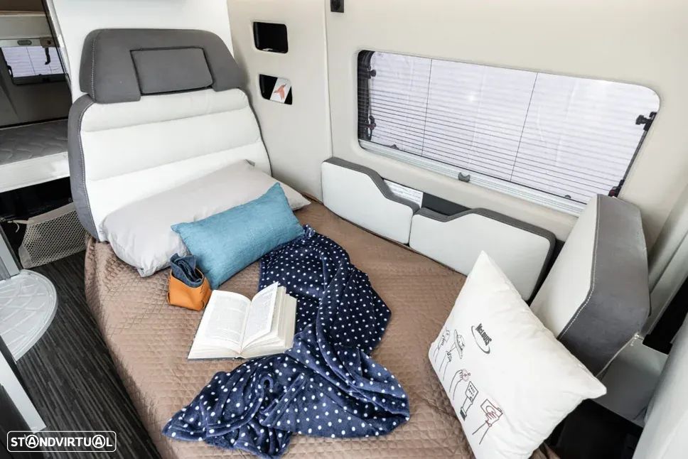 McLouis Menfys Van - 23