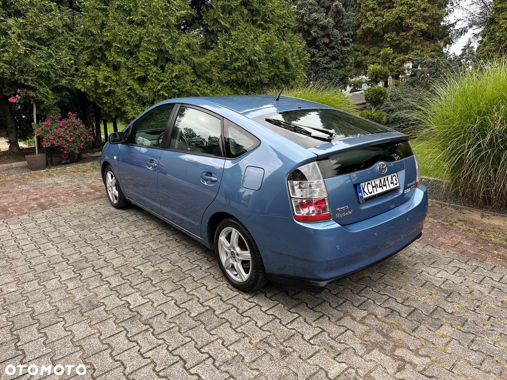 Toyota Prius (Hybrid) Executive - 5