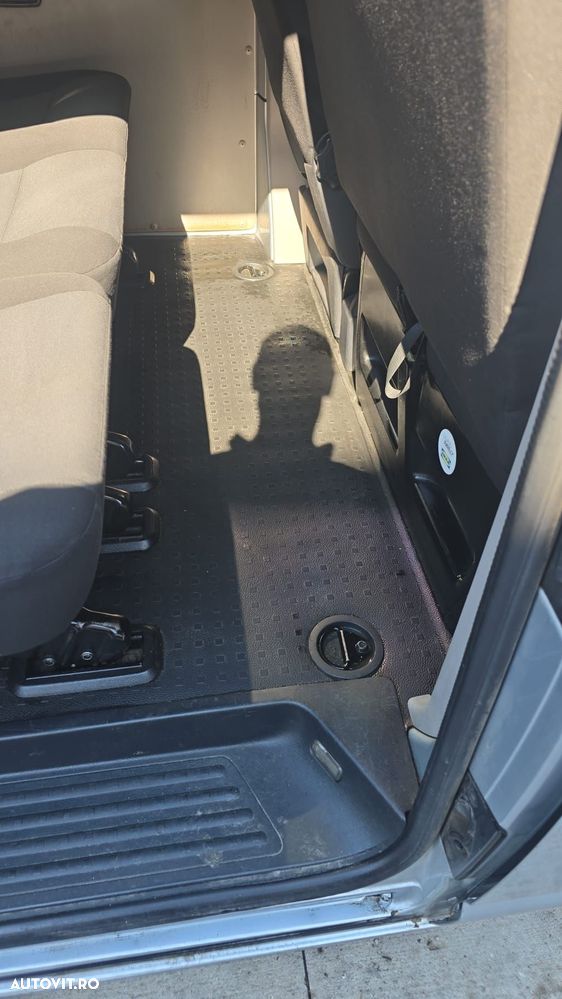 Volkswagen Multivan - 10