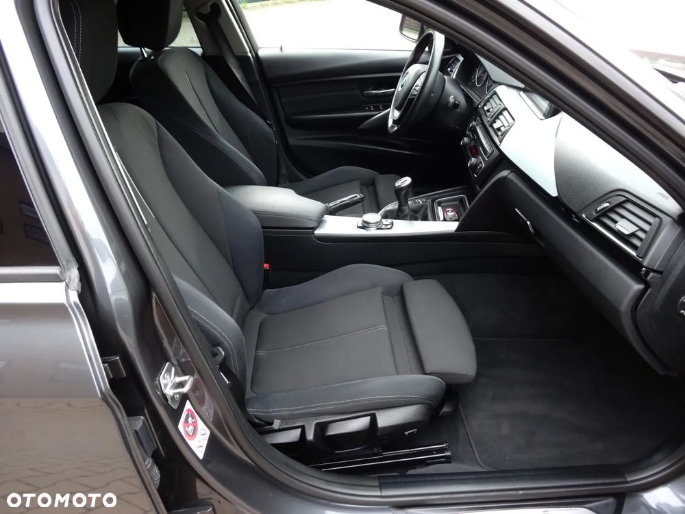 BMW Seria 3 318d Sport Line - 26