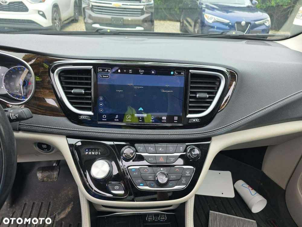 Chrysler Pacifica - 7