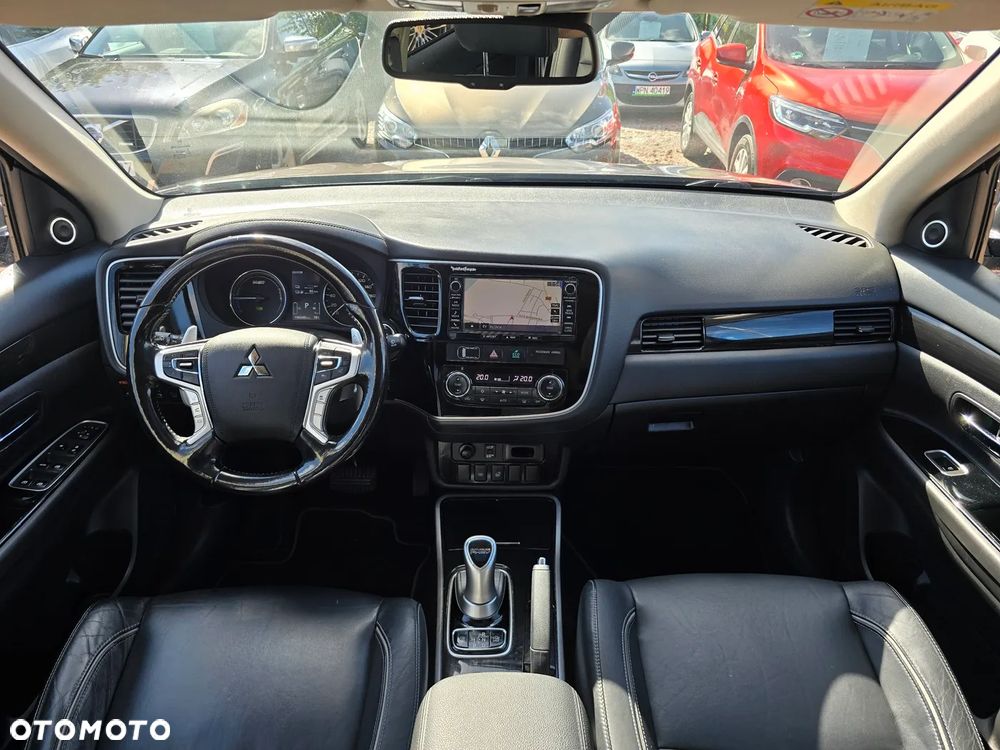 Mitsubishi Outlander 2.0 4WD Top - 12