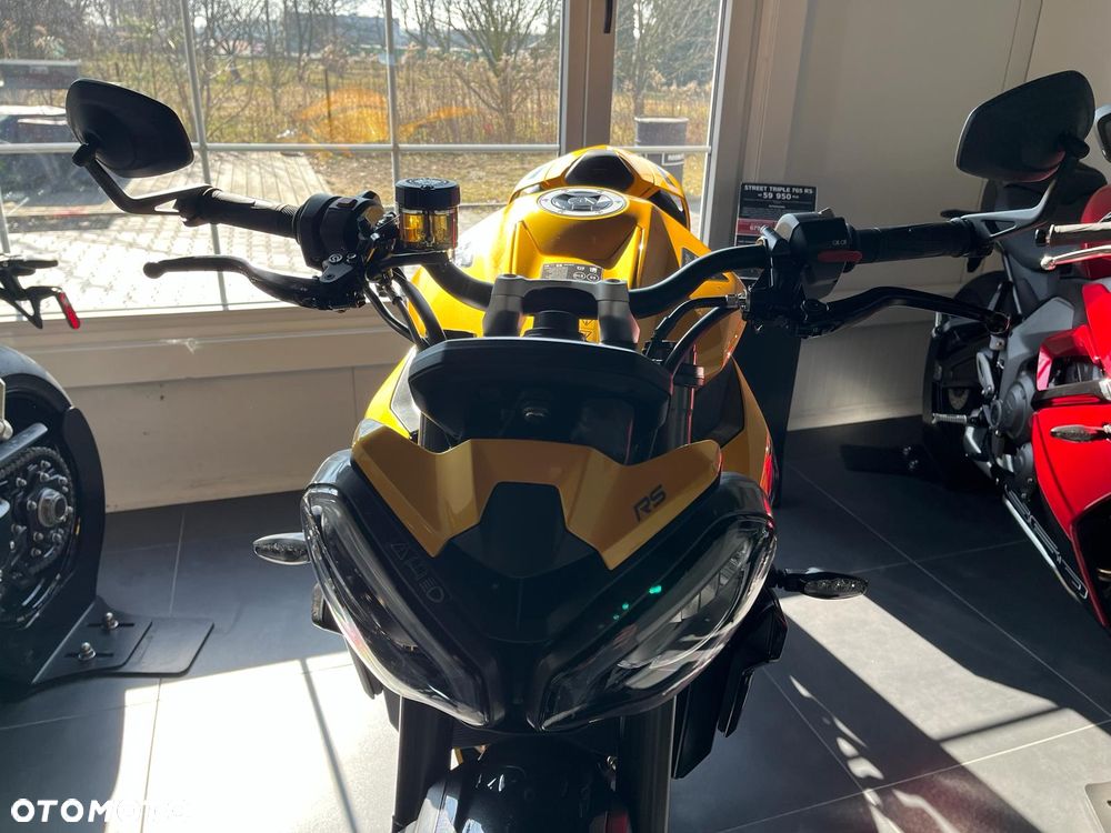 Triumph Street Triple - 10