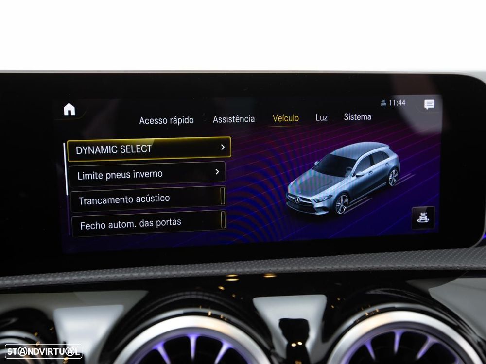 Mercedes-Benz A 250 7G-DCT AMG Line - 32