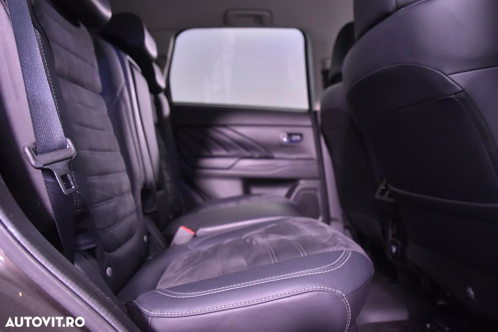 Mitsubishi Outlander - 13