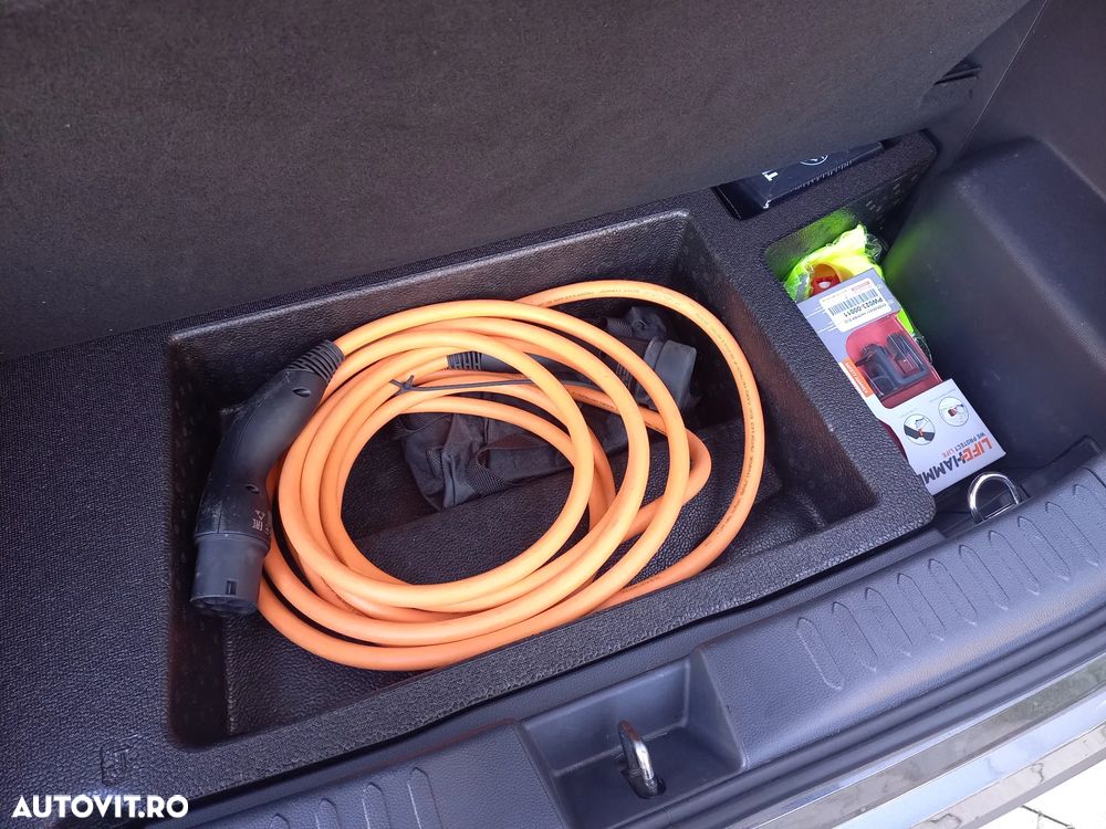 Toyota C-HR 2.0 PHEV 223 CP 4x2 CVT Dynamic - 28