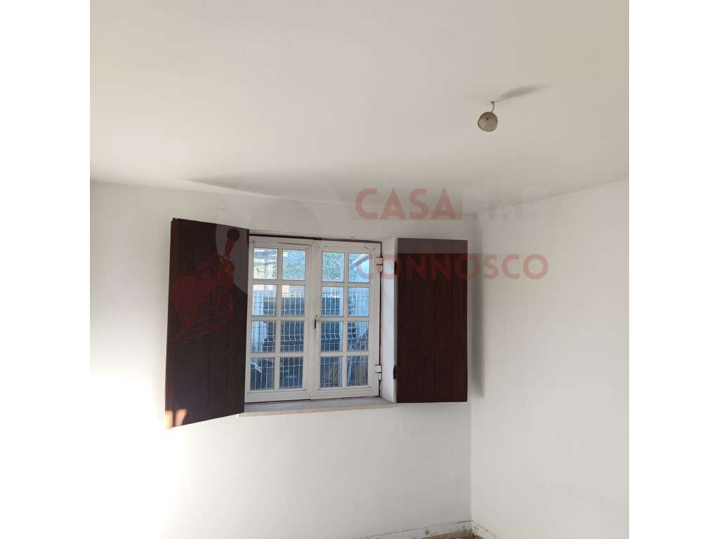 T2 no centro de Assafarge com terraço e vistas de campo - Grande imagem: 3/5