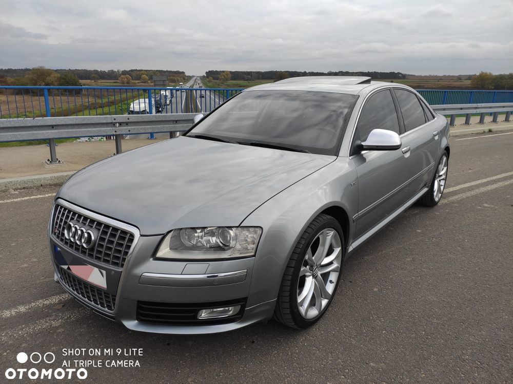 Audi S8 - 2