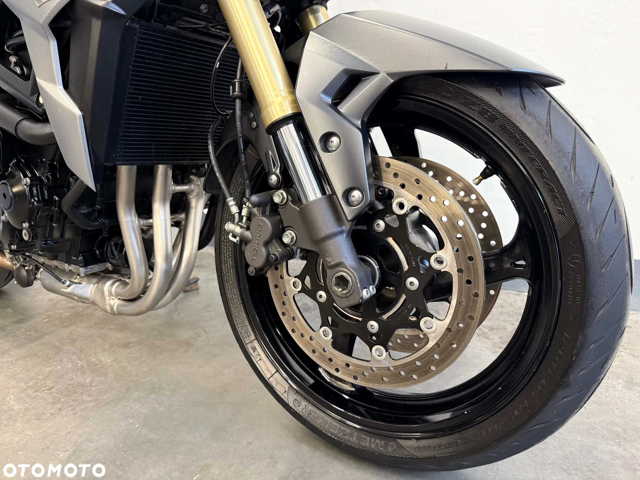 Suzuki GSR - 14