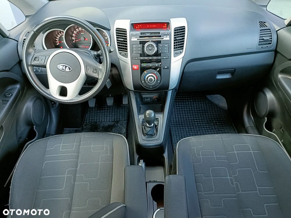 Kia Venga - 11