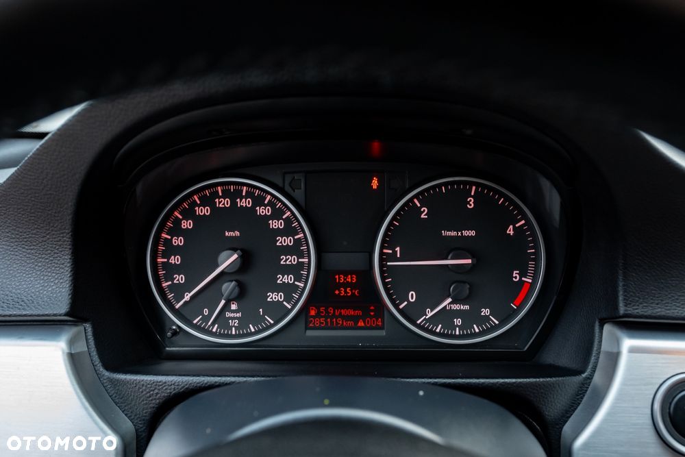 BMW Seria 3 320d DPF Edition Sport - 30