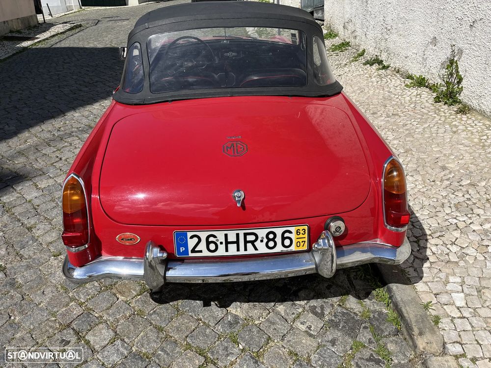 MG MGB - 8