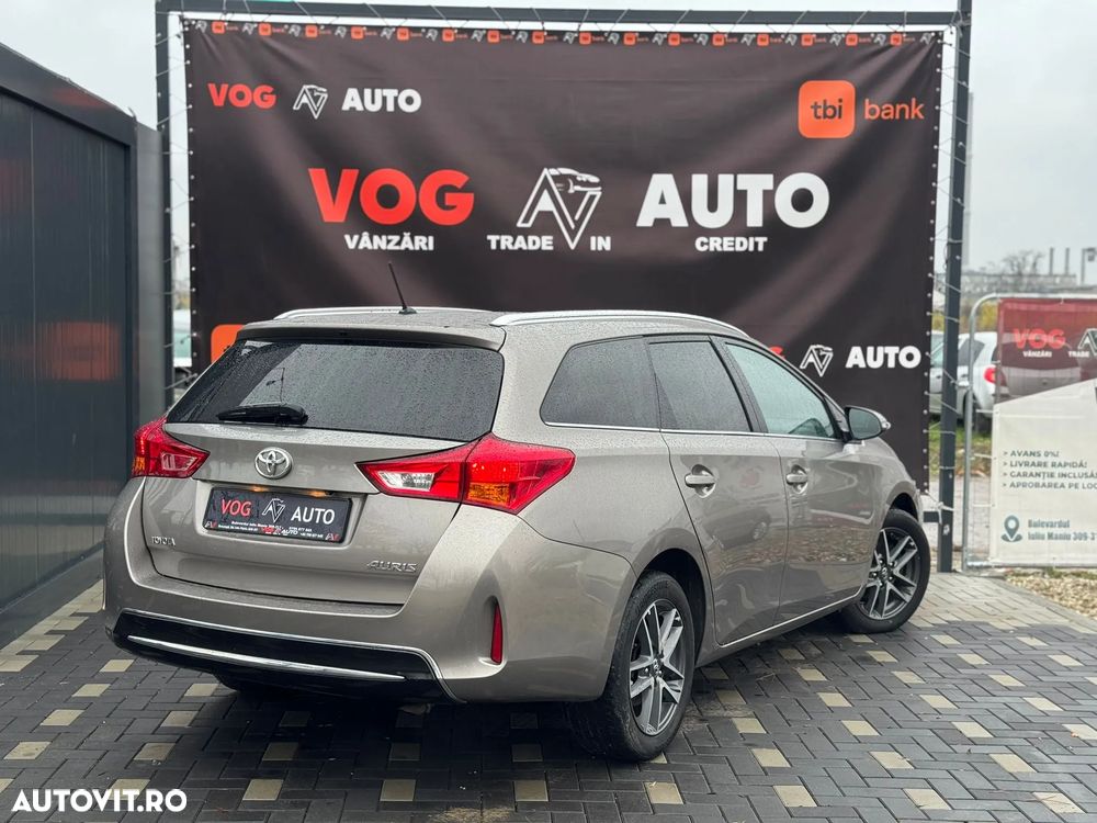 Toyota Auris 1.4 D-4D Touring Sports Comfort - 3